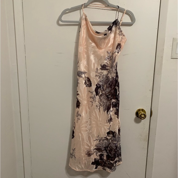 FREE W/ PURCHASE Lulus x ASTR the Label Lynette Blush Floral Print Midi Dress - Picture 5 of 6
